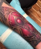 czerwony tatuaż