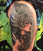 kobieta wytatuowana na ręce