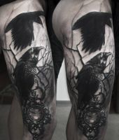 tatuaże kruki i zegar