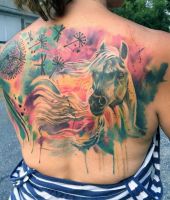 koń tatuaż na plecach