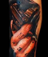 dłoń tatuaż mężczyzny