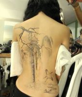 tatuowanie pleców kobiecych