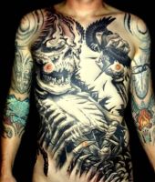 demony tatuaże na brzuchu