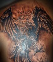feniks tatuaż na plecach 34