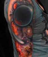kosmos tatuaż na ręce
