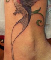 ptaszek tatuaż na kostce