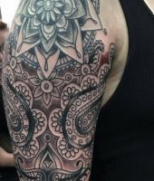 kolejny wzór tatuażu na ramieniu