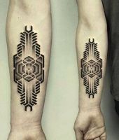 geometryczny wzór tatuażu