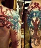 drzewo na ramieniu wzór tatuażu