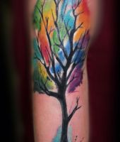 kolorowe drzewo na ramieniu