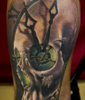 czaszka i wskazówki zegara