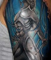 człowiek podłaczony do urządzenia