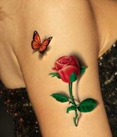 tatuaże róże i motyle