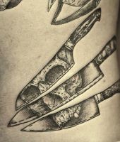 czaszka na nożach tatuaże iluzja