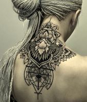 wzór tatuażu na karku