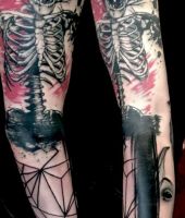 ludzki szkielet tauaż na ręce