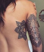 tatuaże wzory dla kobiety na ręce i żebrach