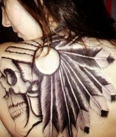 czaszka indianin tatuaż na plecy