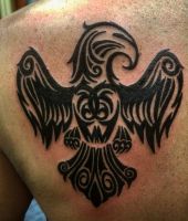 tribal orzeł tatuaż