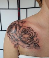 Róże ramię bark Tatuaż kobiecy