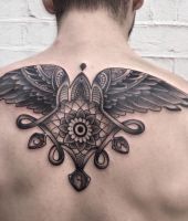 tatuaże na plecach skrzydła