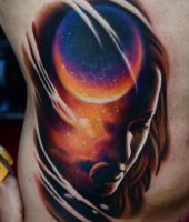 twarz kosmos planeta - niesamowite tatuaże