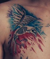 szkielet ptaka tatuaż na klatce piersiowej