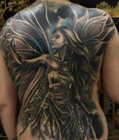 wróżka tatuaż na plecach