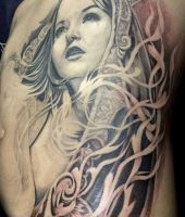 tatuaże na żebrach z kobietami