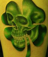 koniczyna z czaszka tatuaże