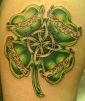 koniczyna i symbole celtyckie tatuaże