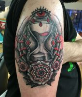 czerwone oko i klepsydra