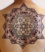 geometryczny wzór tatuażu - kalejdoskop