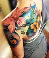 zegar z kwiatów tatuaże na plecach