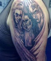 demony tatuaże na ramieniu męskim