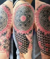 geomteryczne wzory tatuaży dla mężczyzny