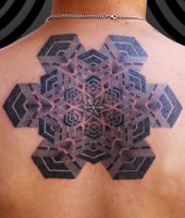 geometryczny syetryczny wzór tatuażu