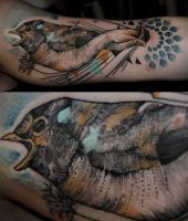 ptak i dwie dłonie tatuaże