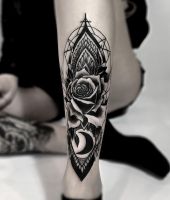 goleń tatuaż góża