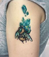 tatuaże owady dla kobiety