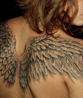 kobieta ze skrzydłami