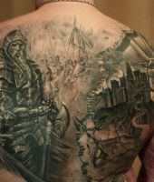 rycerz i zmake tatuaże na plecach