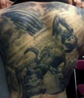 piękny tatuaż anioł na plecach