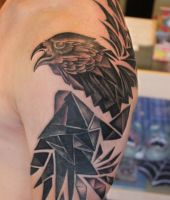 ptak wzór tatuażu na ramieniu