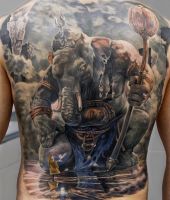 słoń tatuaż na plecach
