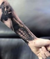 spiderman tatuaż na ręce