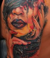 pomalowana na kolorowo twarz