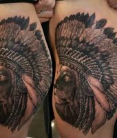 lew w indianńskim pióropuszu