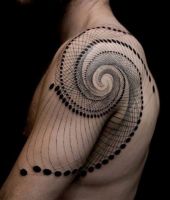 spirala wzór na ramieniu