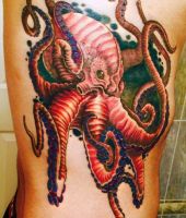 tatuaże na żebrach - ośmiornica